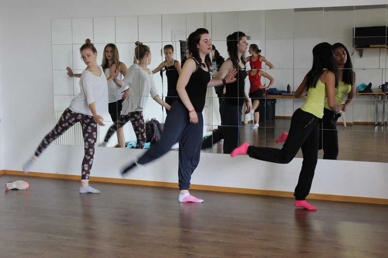 Village Camps International Summer Camp Leysin, Switzerland 2026-08-15 https://www.villagecamps.com/journals_admin/images/1001-20-dance (13).jpg